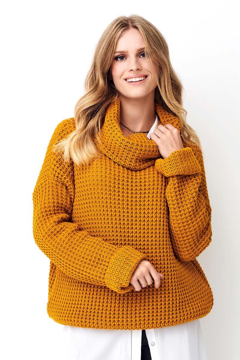 mustard turtleneck outfit