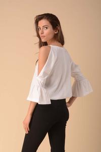 Blouse with a slit on the sleeves - Ecru
