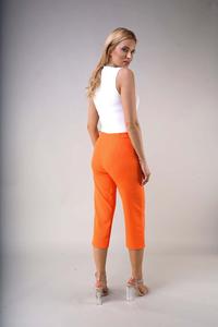 Elegant knee-length trousers with a straight leg - Orange